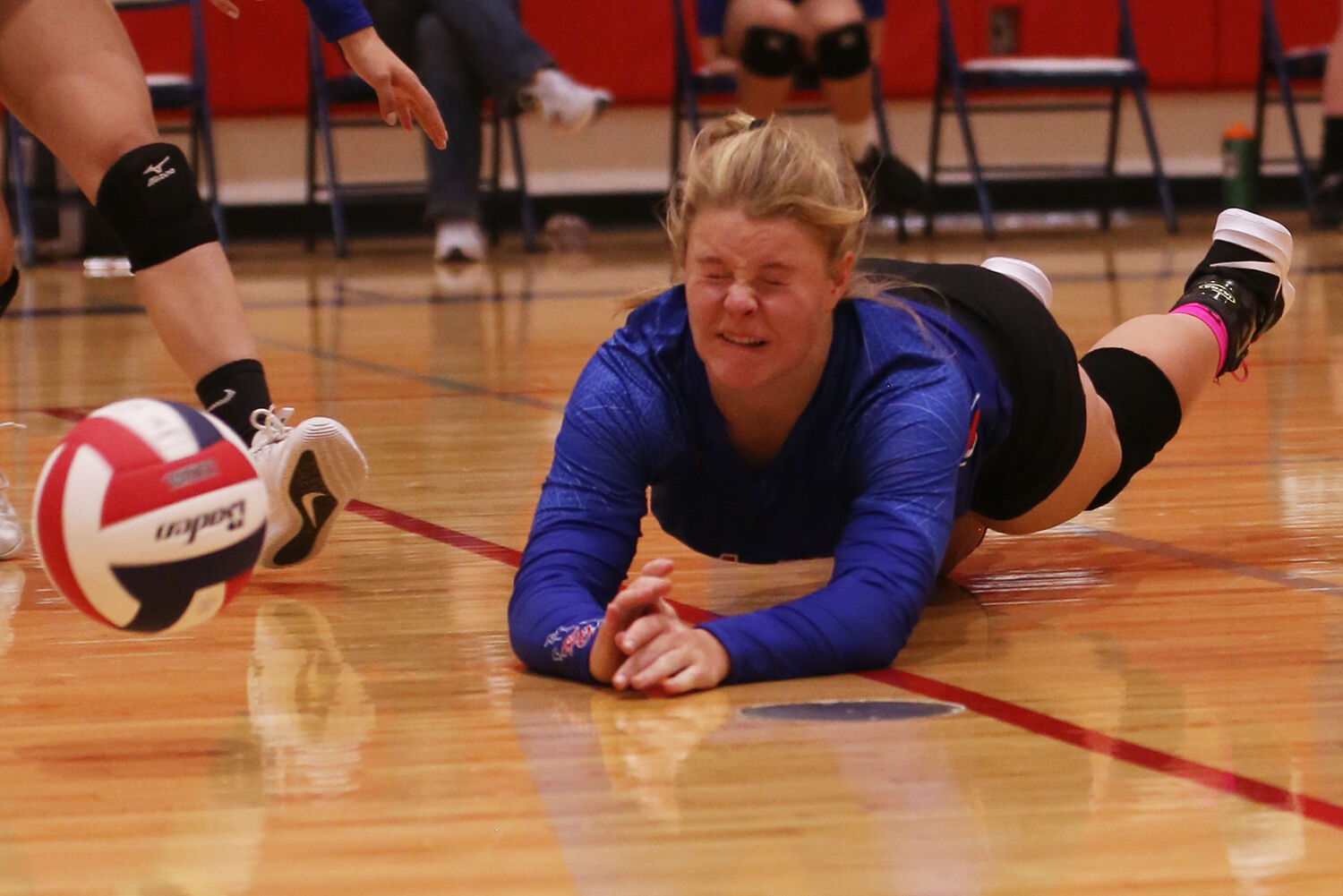 Braelyn Kozisek dives to recover an Upton hit